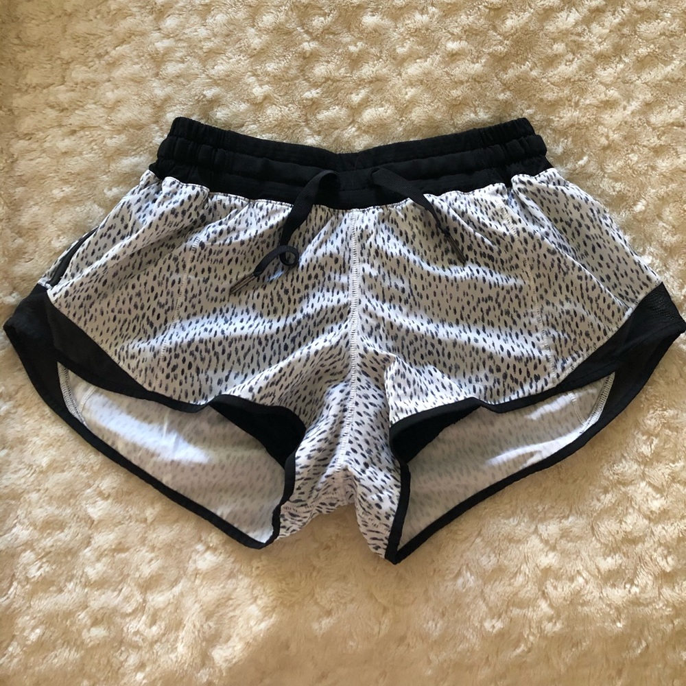 lululemon Hotty Hot Shorts - Size 6